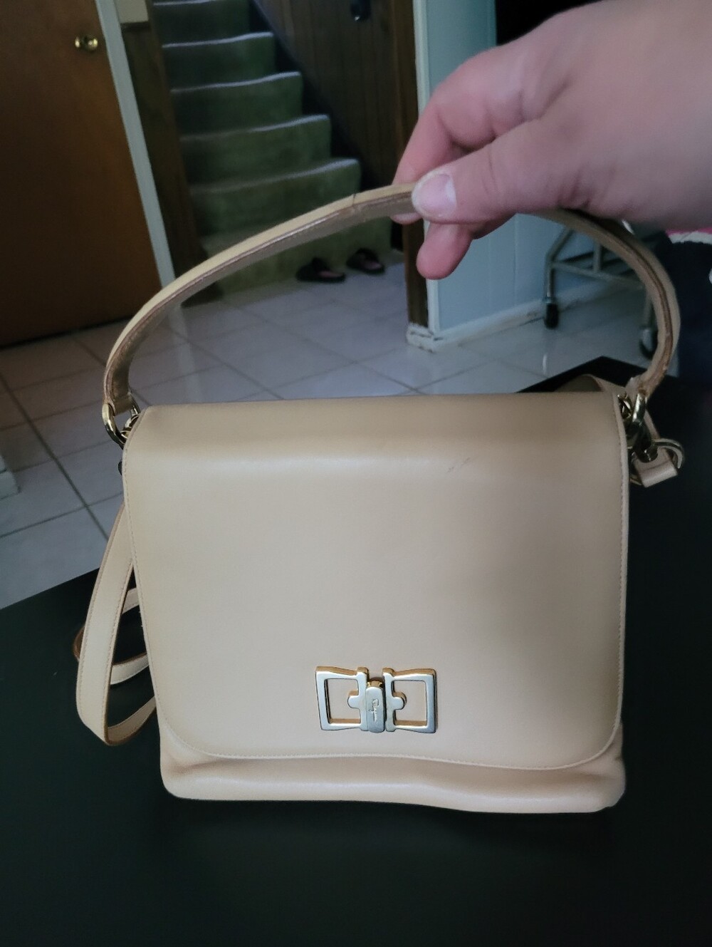 Salvatore Ferragamo. Beige Leather Shoulder Bag - Classic Women's Handbag
